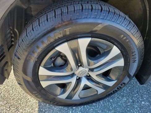 Used 2018 Toyota RAV4 LE image 17