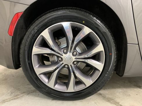 Used 2017 Chrysler Pacifica Limited FWD image 10