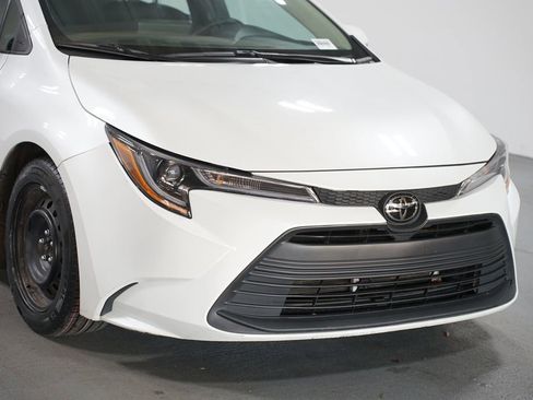 Certified 2025 Toyota Corolla LE image 4