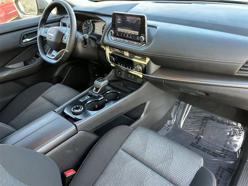 Certified 2025 Nissan Rogue SV image 8