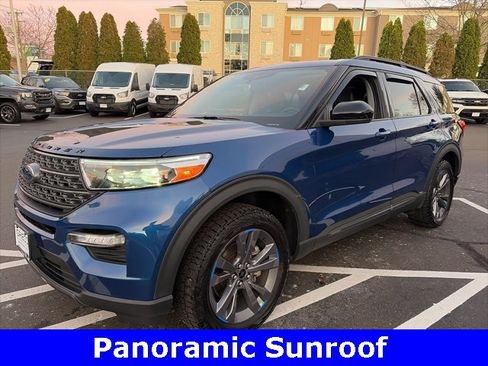 Used 2022 Ford Explorer XLT w/ Equipment Group 202A image 3