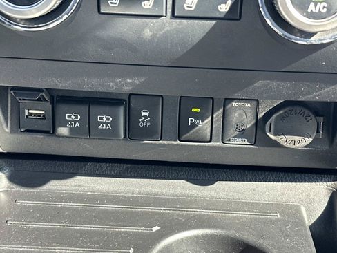 Used 2020 Toyota Tundra Platinum RWD image 33