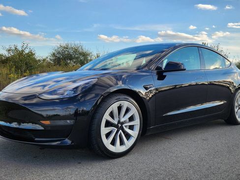 Used 2022 Tesla Model 3 Base 4dr Sedan image 1
