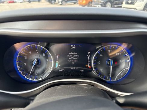 Used 2024 Chrysler Pacifica Touring-L FWD image 24