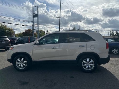 Used 2011 Kia Sorento LX image 10