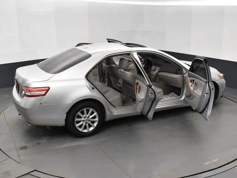 Used 2011 Toyota Camry XLE w/ SE/XLE Extra-Value Pkg image 6