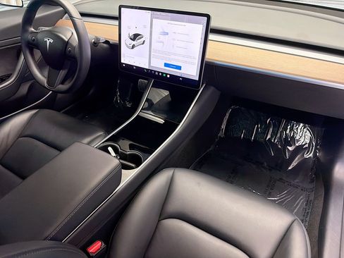 Used 2020 Tesla Model 3 Standard Range Plus RWD image 12
