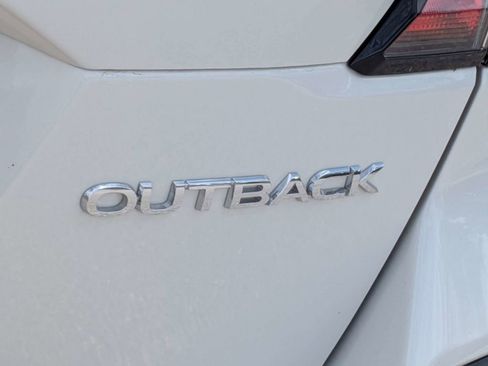 Used 2025 Subaru Outback Premium AWD/4WD image 13