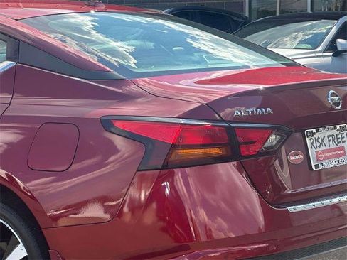 Certified 2022 Nissan Altima 2.5 SR image 9