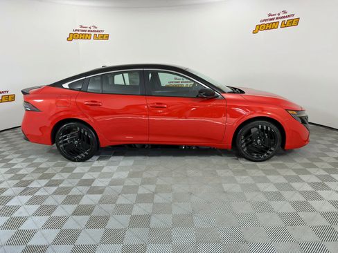 New 2027 Nissan Sentra SR w/ Floor Mat Package FWD image 7