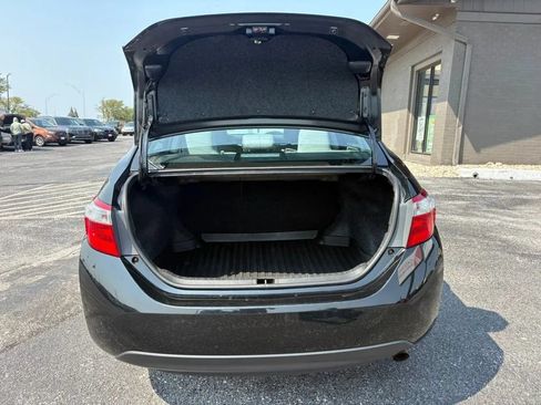 Used 2016 Toyota Corolla LE FWD image 10