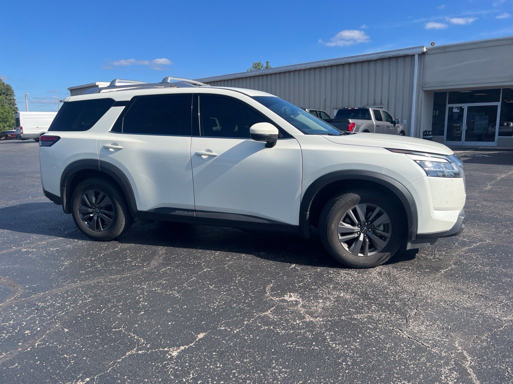 Used 2022 Nissan Pathfinder SL AWD/4WD image 2