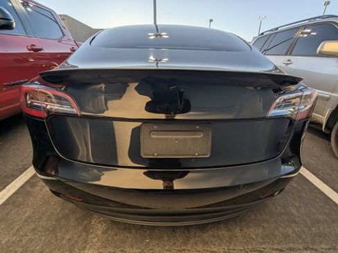 Used 2022 Tesla Model 3 Standard Range image 5