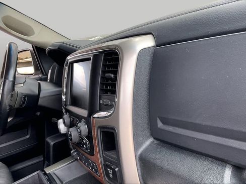 Used 2014 RAM 1500 Laramie w/ Convenience Group AWD/4WD image 18