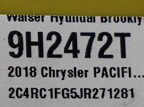 Used 2018 Chrysler Pacifica Touring Plus w/ Tire & Wheel Group FWD image 30