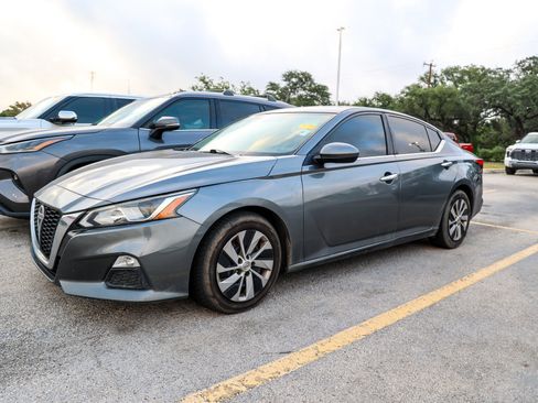 Used 2020 Nissan Altima 2.5 S FWD image 3