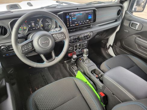 Used 2025 Jeep Wrangler Unlimited Rubicon 4xe w/ Safety Group AWD/4WD image 19