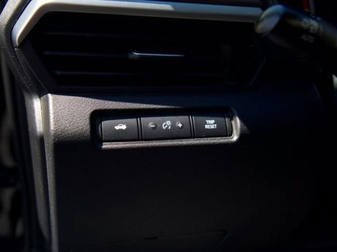Used 2025 Nissan Altima 2.5 SV FWD image 19