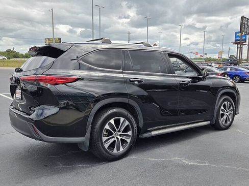 Used 2022 Toyota Highlander XLE FWD image 12