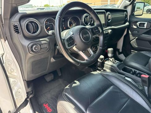 Used 2018 Jeep Wrangler Unlimited Sahara AWD/4WD image 19