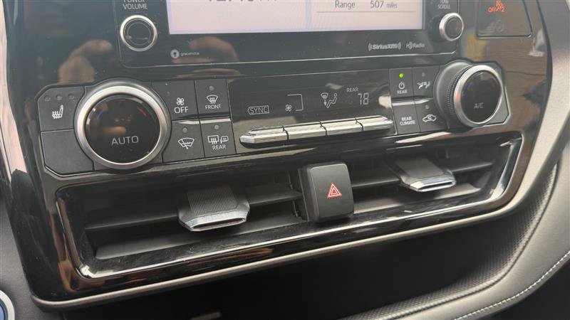 Used 2021 Toyota Highlander XLE FWD image 38