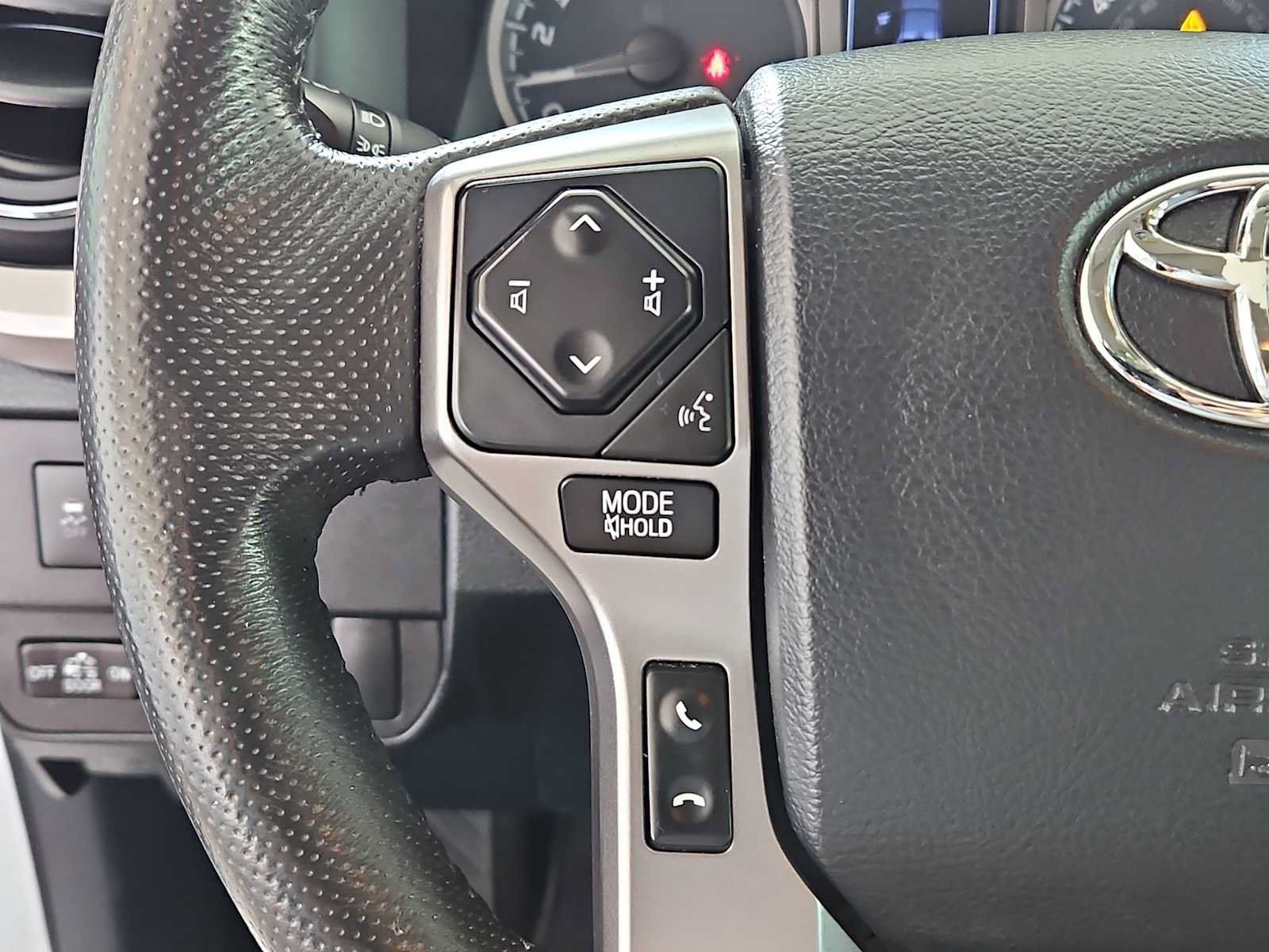Used 2020 Toyota Tacoma SR5 RWD image 14