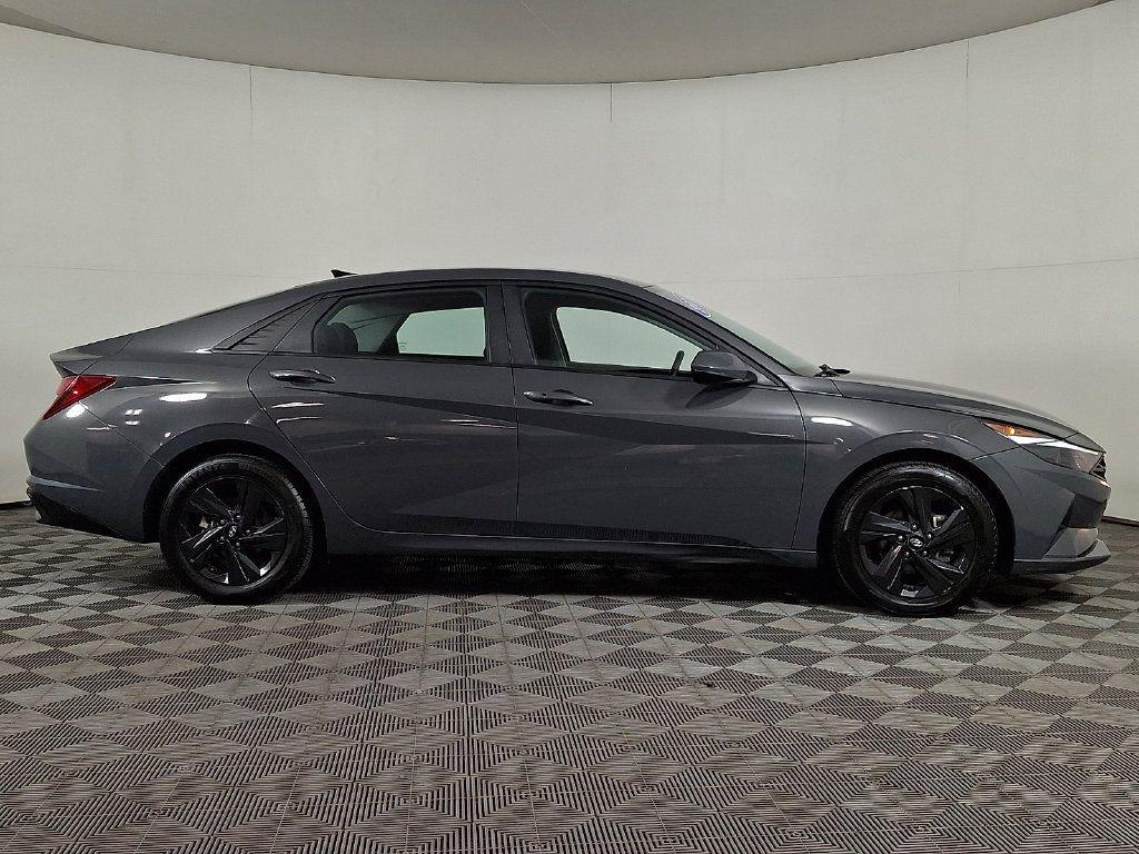 Used 2023 Hyundai Elantra SEL w/ Cargo Package FWD image 10