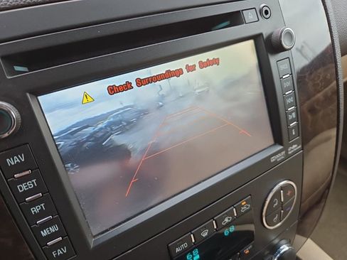 Used 2014 GMC Sierra 2500 Denali w/ Suspension Package, Off-Road image 37