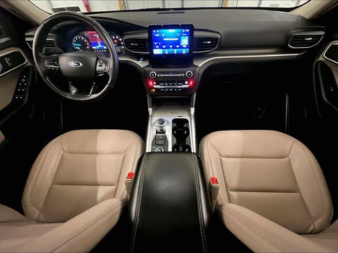 Used 2020 Ford Explorer XLT w/ Equipment Group 202A image 14