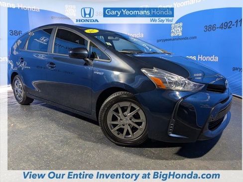 Used 2017 Toyota Prius V Two image 4