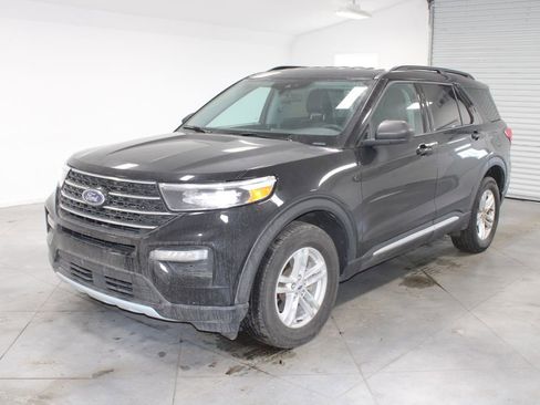 Used 2023 Ford Explorer XLT w/ Equipment Group 202A image 4