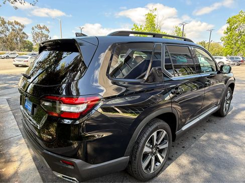 Used 2025 Honda Pilot Touring image 6
