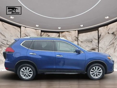 Used 2018 Nissan Rogue SV w/ Premium Package AWD/4WD image 4