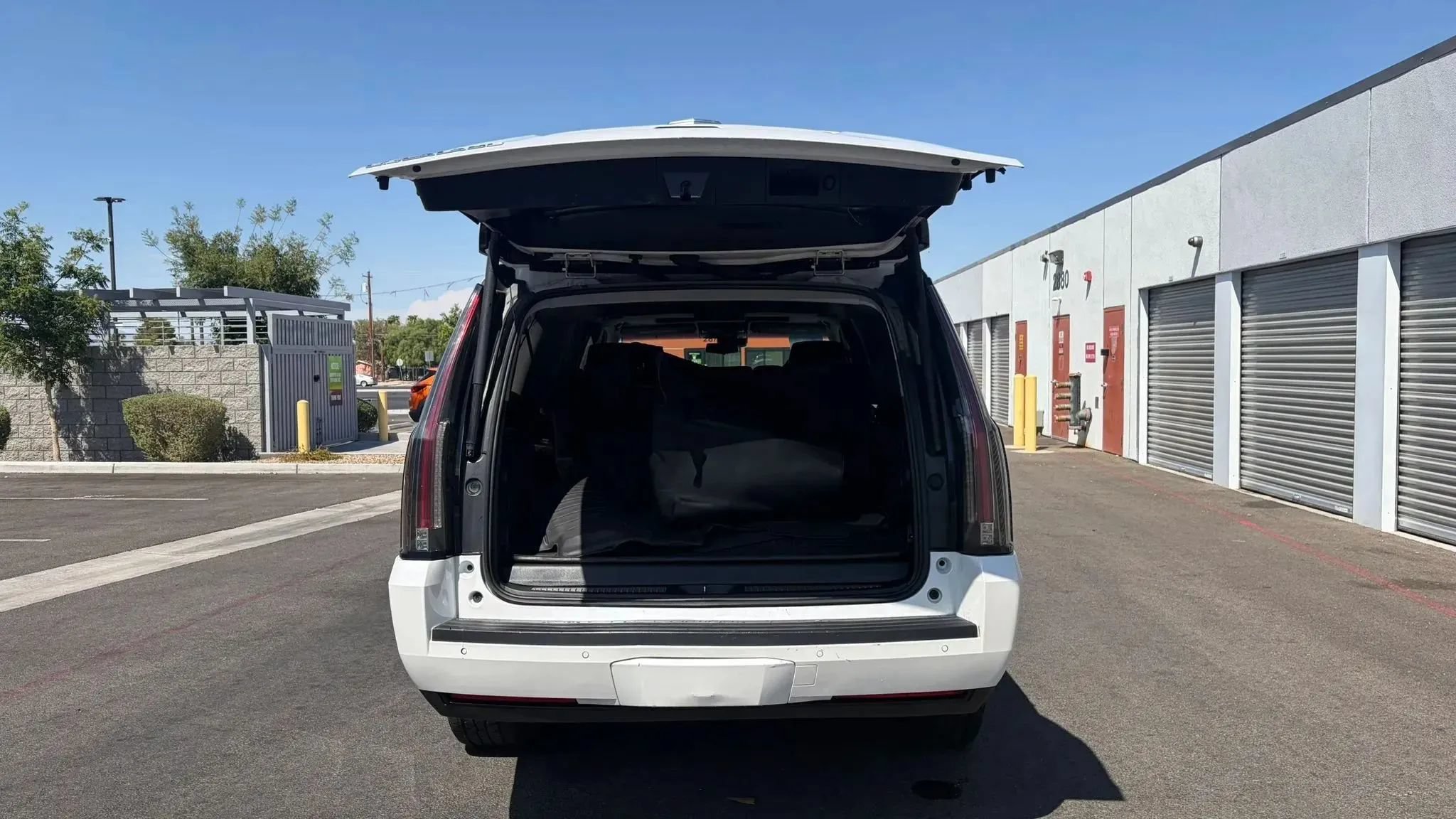 Used 2018 Cadillac Escalade ESV Luxury AWD/4WD image 12
