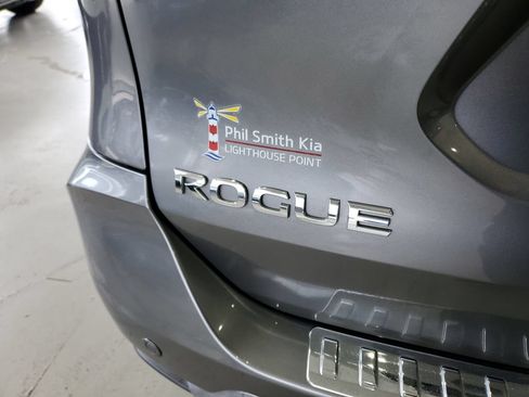 Used 2019 Nissan Rogue SV FWD image 8
