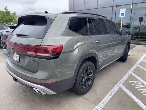 Used 2024 Volkswagen Atlas Peak Edition SE AWD/4WD image 3