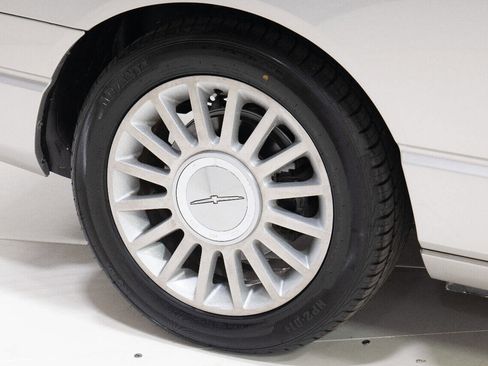 Used 2005 Ford Thunderbird Deluxe image 37
