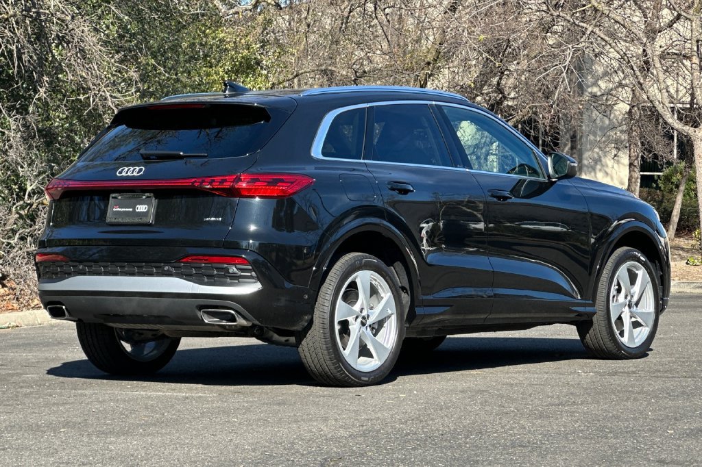 Used 2025 Audi Q5 Premium Plus w/ Premium Plus AWD/4WD image 4