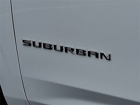 Used 2024 Chevrolet Suburban Premier image 30