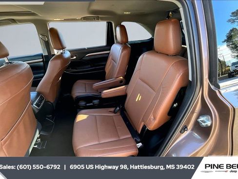 Used 2019 Toyota Highlander Limited image 18