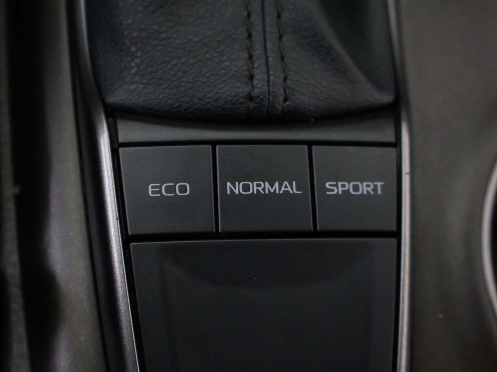 Used 2022 Toyota Camry SE FWD image 44