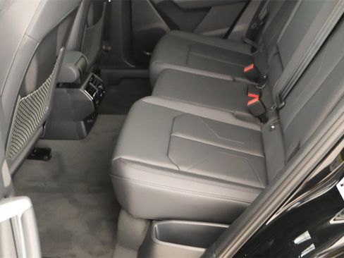 New 2025 Audi Q3 2.0T Premium image 28