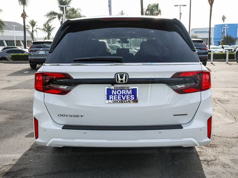 New 2026 Honda Odyssey Touring image 5