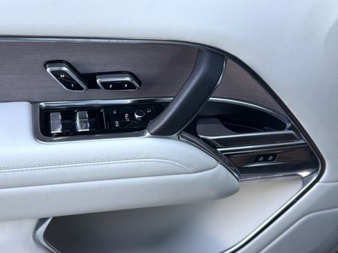 Used 2023 Land Rover Range Rover SE image 14