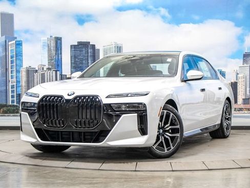 Used 2026 BMW 760i xDrive w/ Premium Package AWD/4WD image 2