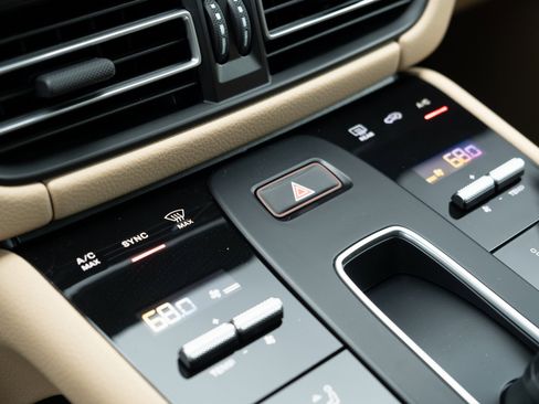 Certified 2025 Porsche Macan image 23