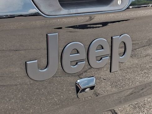 Used 2022 Jeep Gladiator Sport w/ Trailer Tow Package AWD/4WD image 33