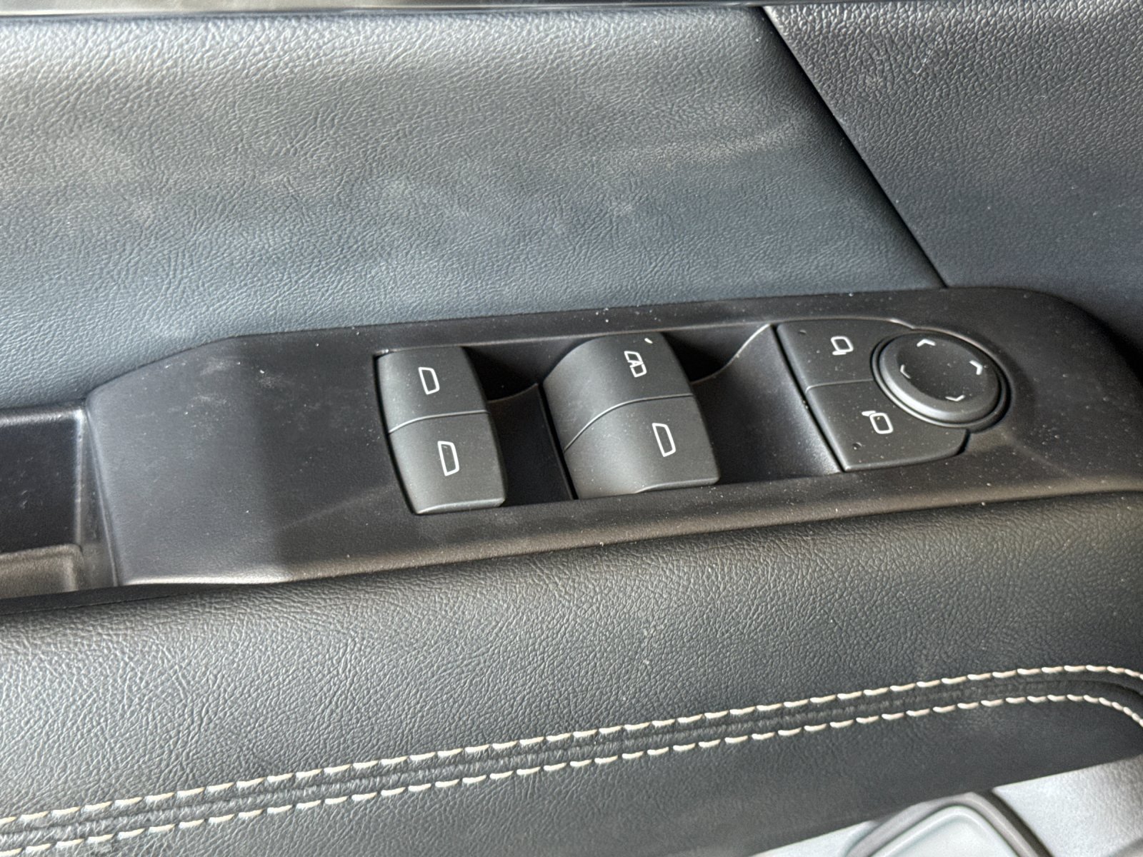 New 2027 GMC Terrain Elevation w/ Elevation Premium Package AWD/4WD image 12