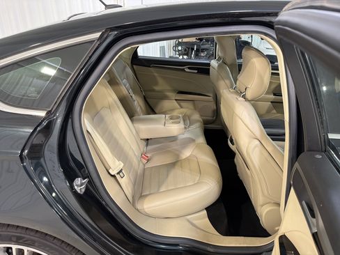 Used 2014 Ford Fusion SE w/ Equipment Group 202A FWD image 13