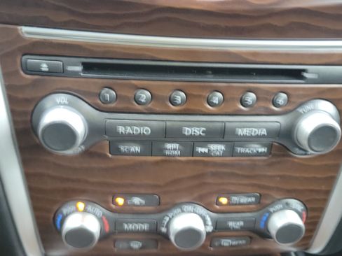 Used 2019 Nissan Pathfinder Platinum FWD image 31